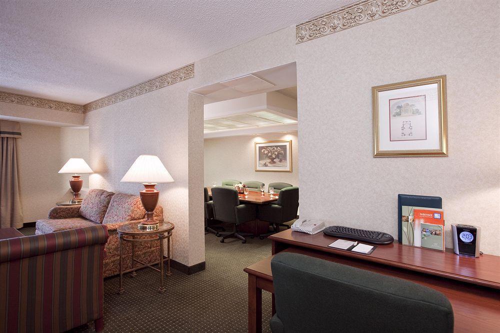 Doubletree Suites By Hilton Hotel Cincinnati - Blue Ash Шаронвилл Номер фото