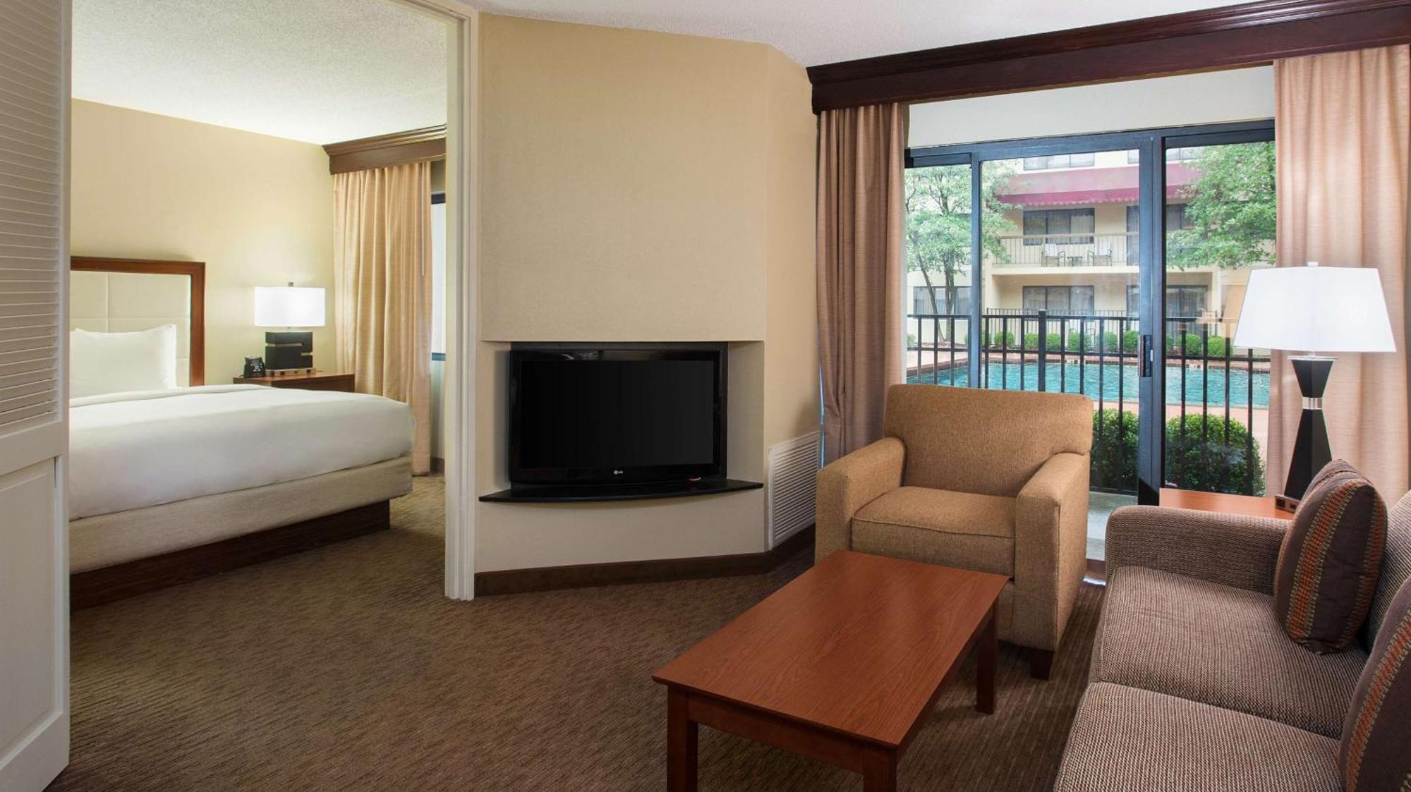 Doubletree Suites By Hilton Hotel Cincinnati - Blue Ash Шаронвилл Экстерьер фото