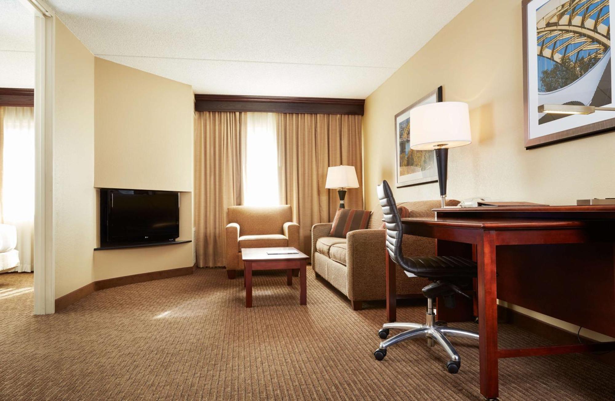 Doubletree Suites By Hilton Hotel Cincinnati - Blue Ash Шаронвилл Экстерьер фото