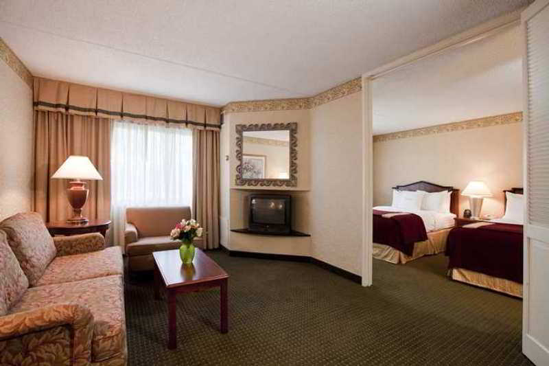 Doubletree Suites By Hilton Hotel Cincinnati - Blue Ash Шаронвилл Номер фото